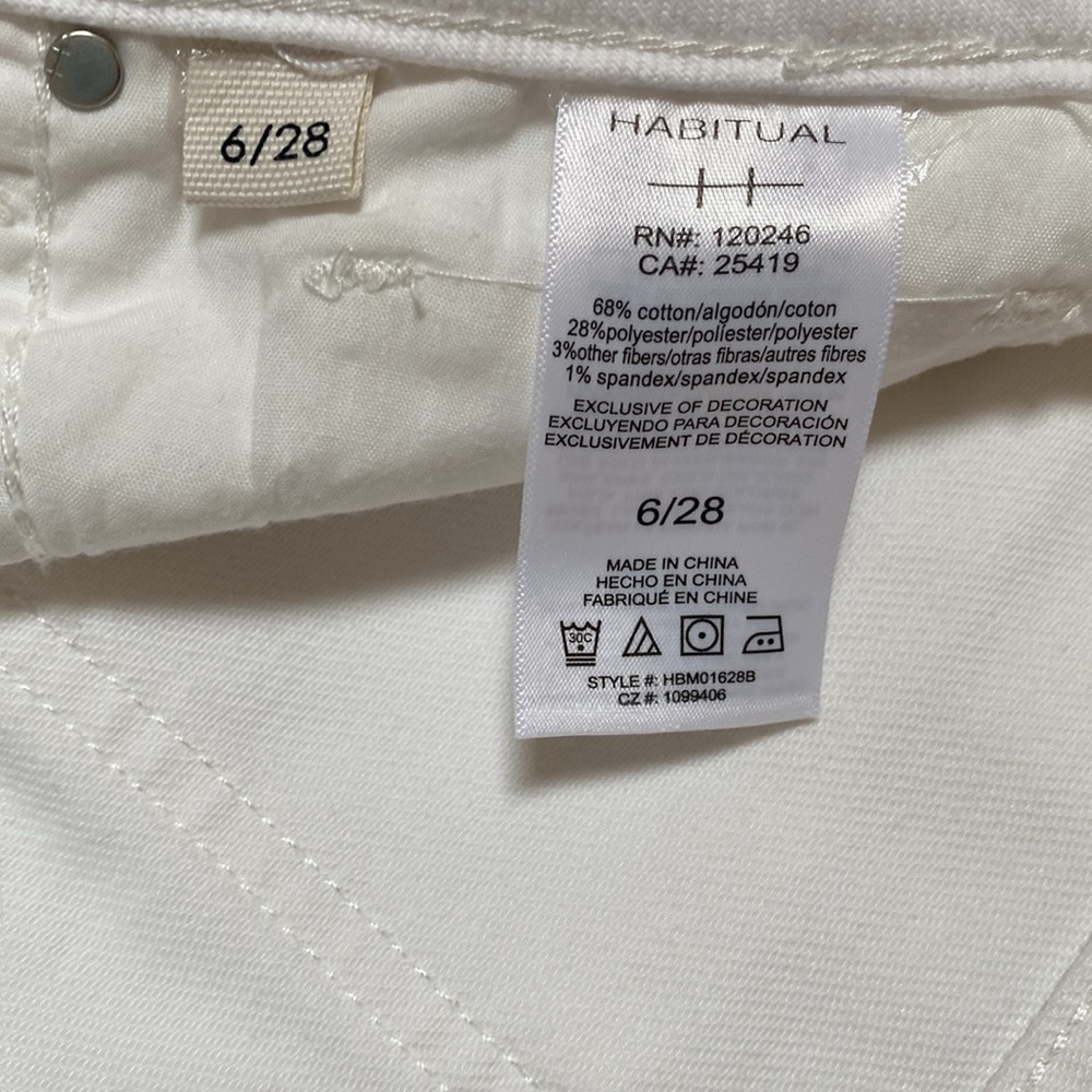 Habitual Women's Straight Frayed Wide Leg White Jeans Size 6 NWOT - Picture 12 of 14